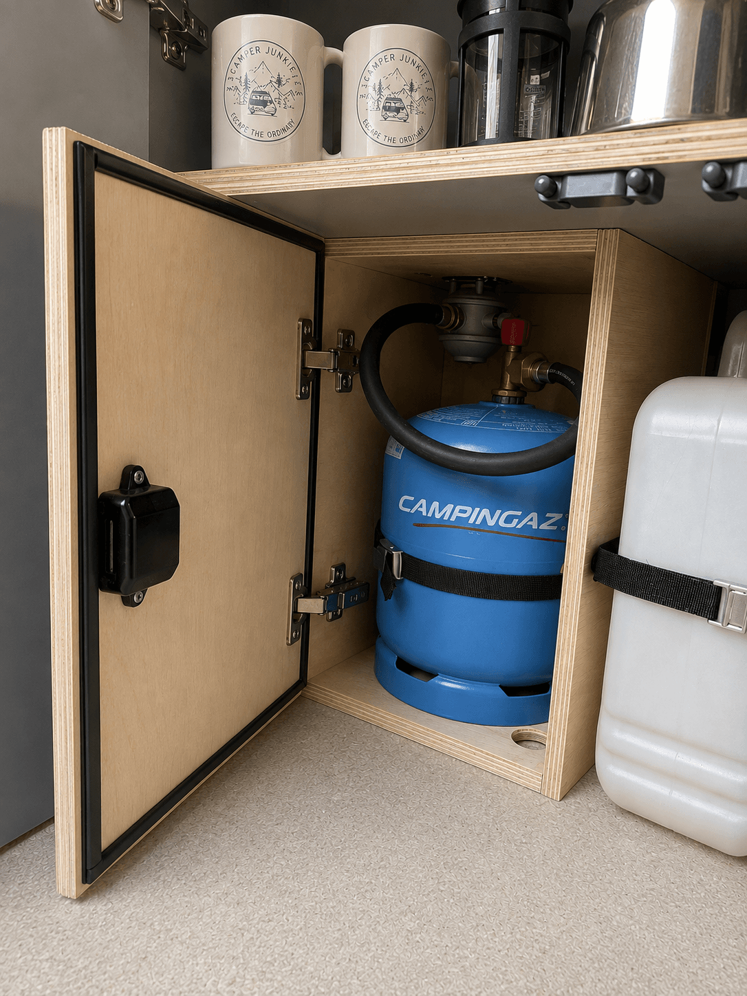 Gas locker